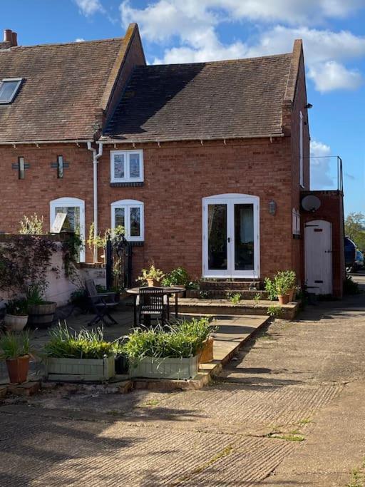 Cottage Barn Conversion On Working Farm Worcester Exterior foto