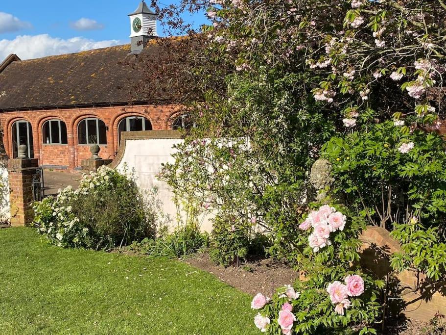 Cottage Barn Conversion On Working Farm Worcester Exterior foto